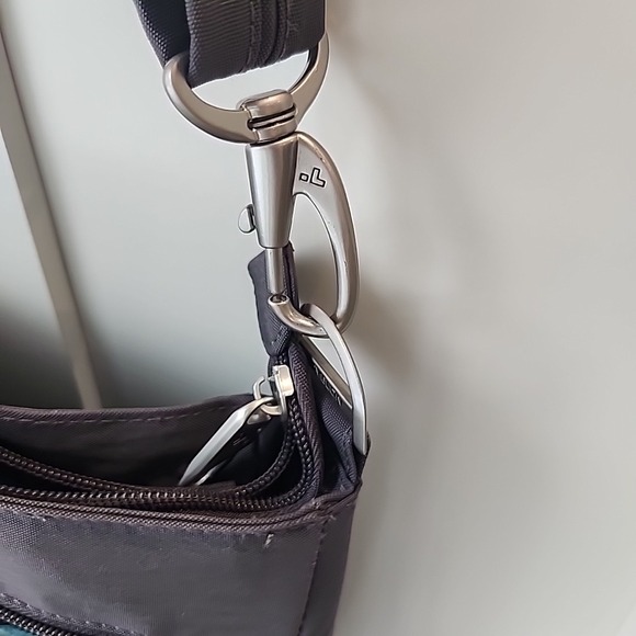 Travelon Anti-Theft Security Quilted Nylon Crossbody Bag Gray/Teal Interior - Picture 5 of 8